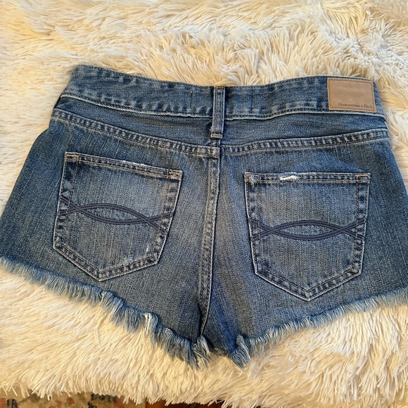 A&F Low Rise Short - Picture 3 of 4